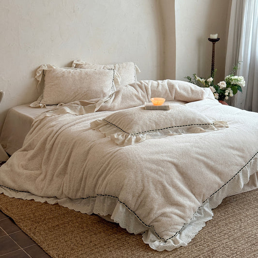 Ivory Ruffle Edge Duvet Cover Set Queen, 100% Polyester Textured Bedding with Lace Skirt & Pillowcases, Vintage Farmhouse Bedroom Look, OEM ODM Factory Custom Bedding for Private Labels & Hotels