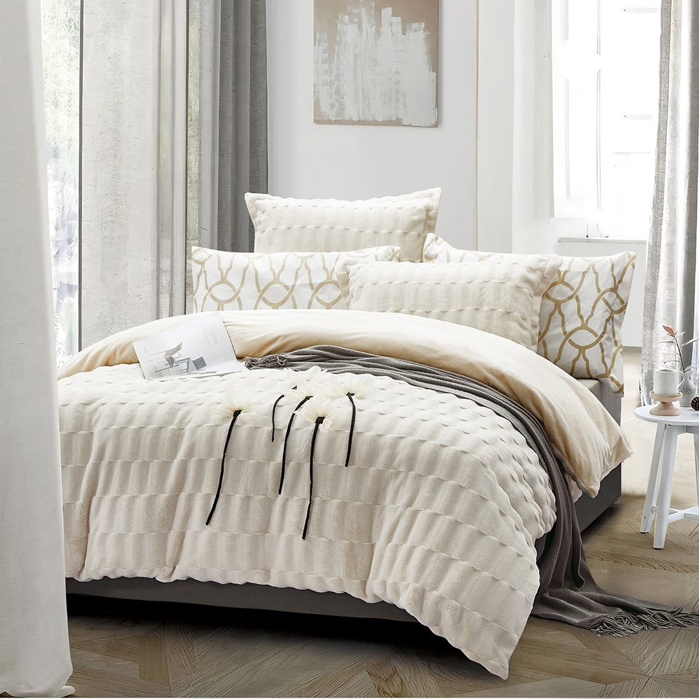 Cream Textured Bedding Set – Soft Minimalist Luxury for Modern Bedrooms