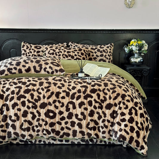 Olive Lined Leopard Plush Comforter Cover Set Queen, 100% Polyester Faux Fur Animal Print Bedding with Pillow Shams, Urban Jungle Winter Bed Set, OEM ODM Factory Direct Custom Design & Bulk Service