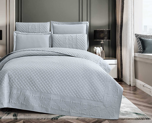 Soft Microfiber Quilted Bedspread Set in Light Gray | Lightweight All-Season Bedding with 1 Bedspread, 2 Pillowcases & 2 Shams | OEM Luxury Bedspread Set | Elegant Bedroom Design for Hotels