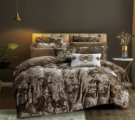 Luxury 7-Piece Comforter Set in Brown Tones, Pillowcases and Decorative Cushions