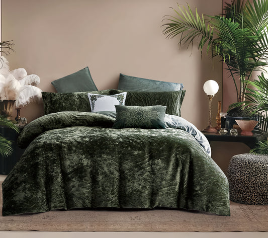 Luxury Green Comforter Set with Embroidered Details, Pillowcases and Cushions