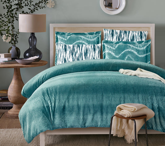 Turquoise Comforter Set with Stripe Details and Pillowcases