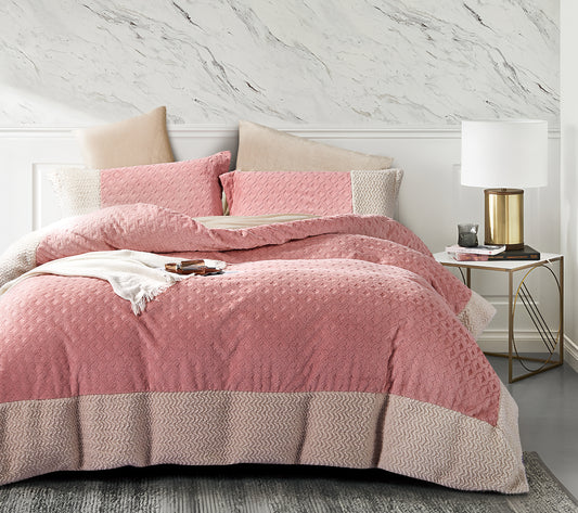 Pink Comforter Set with Textured Details and Pillowcases