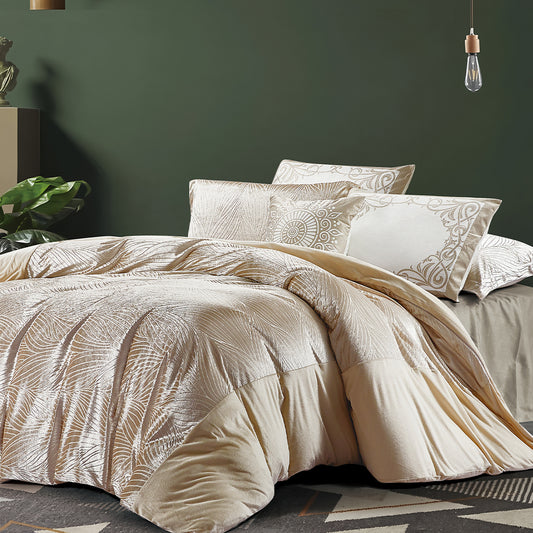 Beiges Bettdeckenset mit eleganten Details