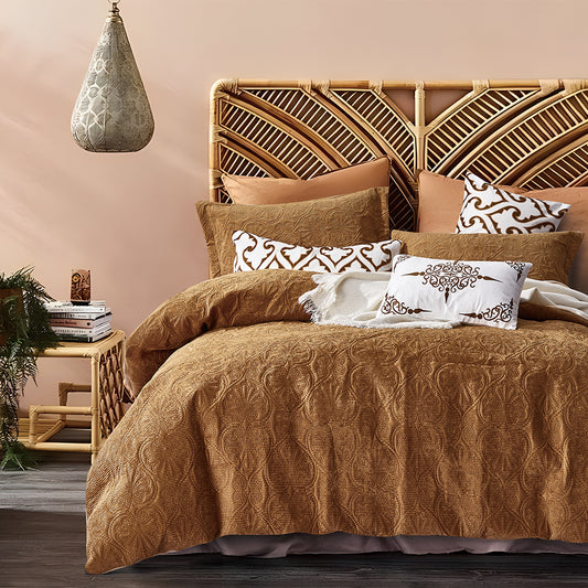 7-teiliges Bettwäscheset im Bohemian-Stil in warmen Erdtönen mit dekorativen Kissen und strukturiertem Design