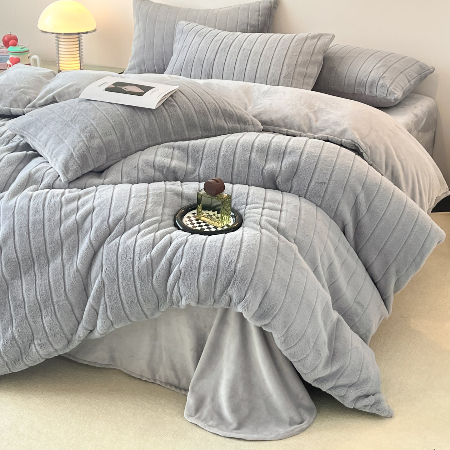 Champagne Autumn Leaf Plush Duvet Cover Set Queen, 100% Polyester Flannel Warm Bedding with Black Ruffle Pillow Shams, Cozy Fall Bedroom Style, OEM ODM Factory Custom Bulk Orders