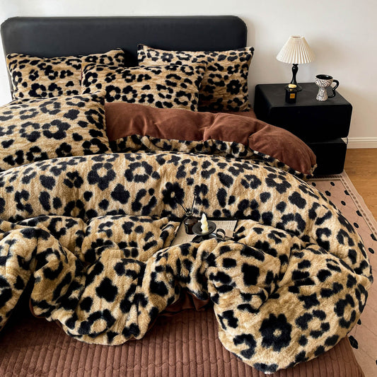 Leopard Print Plush Comforter Cover Set Queen, Tan & Black 100% Polyester Fleece Bedding with Pillow Shams, Bold Animal Pattern Winter Bed Set, OEM ODM Factory Custom Logo & Size Service