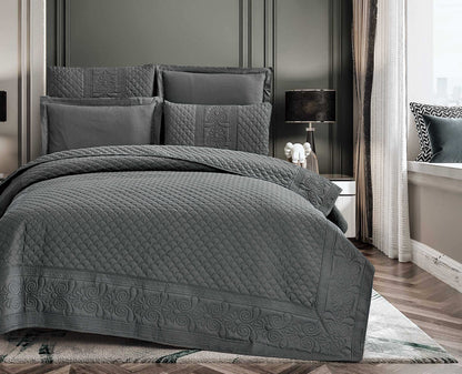 Soft Microfiber Quilted Bedspread Set in Light Gray | Lightweight All-Season Bedding with 1 Bedspread, 2 Pillowcases & 2 Shams | Elegant Textured Design for Cozy Family Bedrooms | Twin–Cal King Sizes