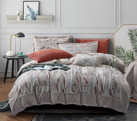 Beige- und orangefarbenes Bettdeckenset mit geometrischem Design
